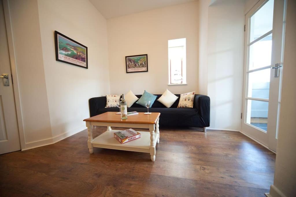 Pembrokeshire Apartment Goodwick 외부 사진